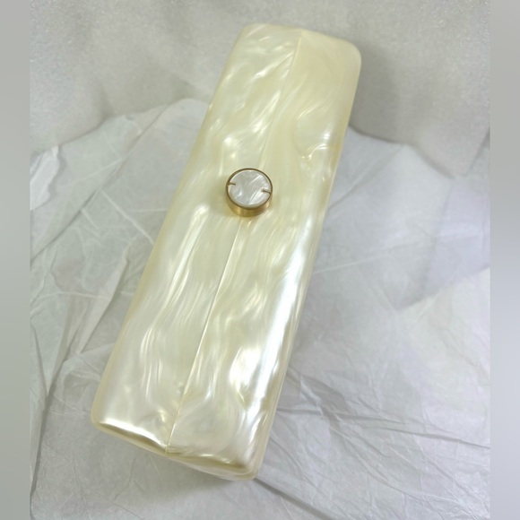 Cult Gaia Enid Clutch. Ivory. - Picture 10 of 15